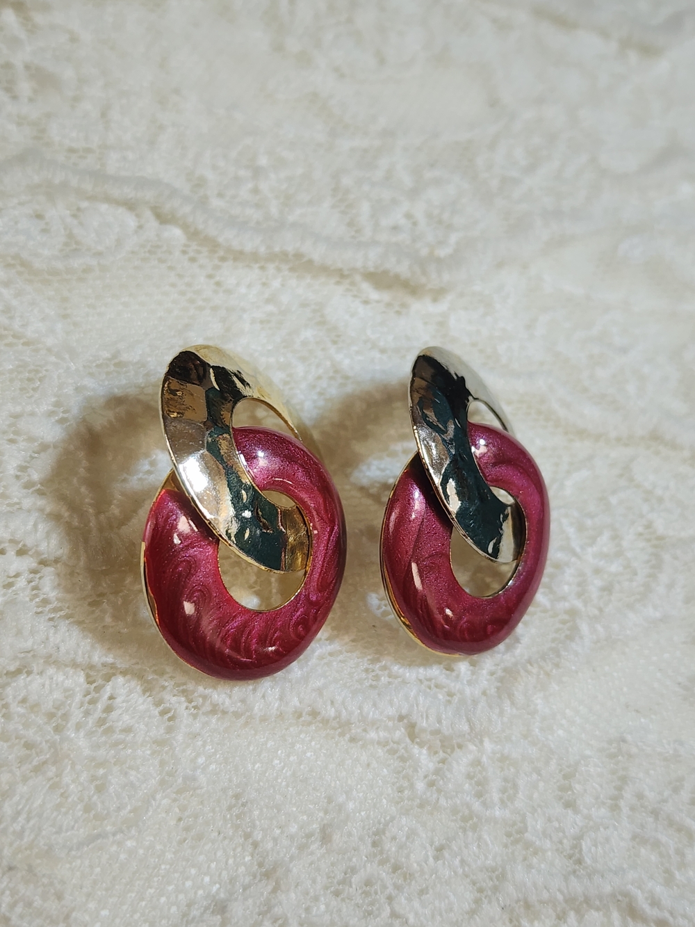 Vintage 80s Mauve Pink and Gold Toned Twisted Circle Earrings